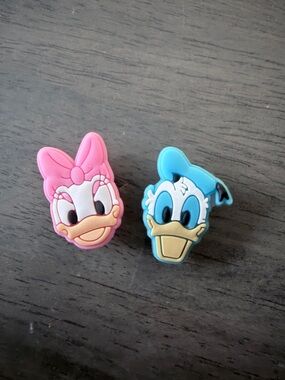CROCS Disney Daisy & Donald Character Jibbitz Charms - Pink & Blue